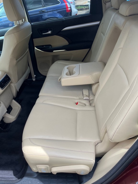 2015 Toyota Highlander Image 17