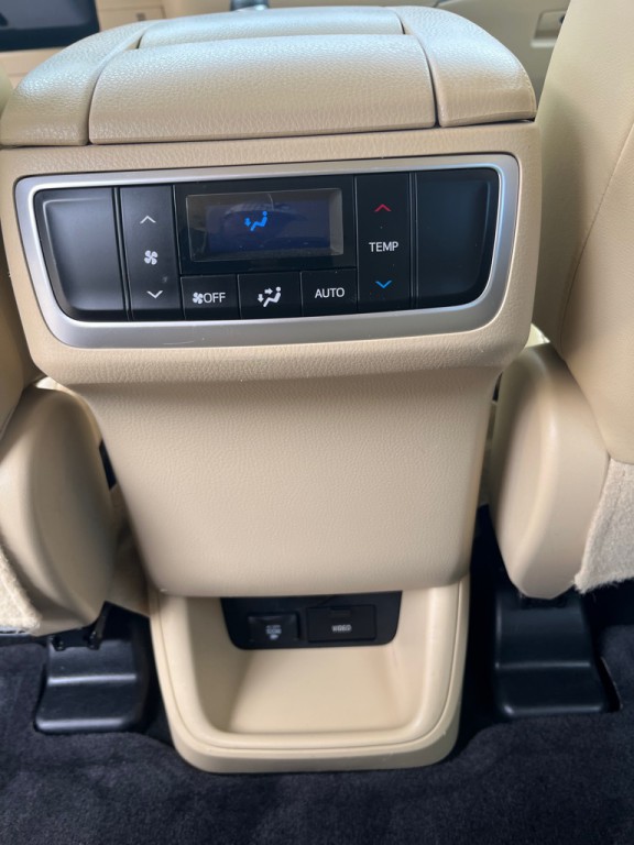 2015 Toyota Highlander Image 18
