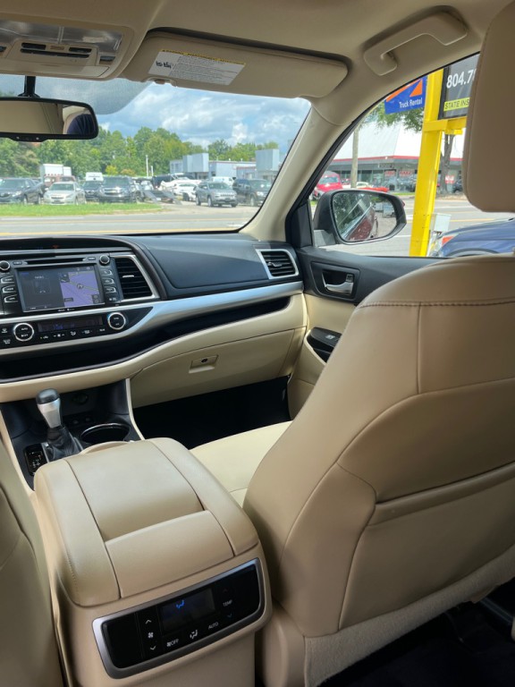 2015 Toyota Highlander Image 19