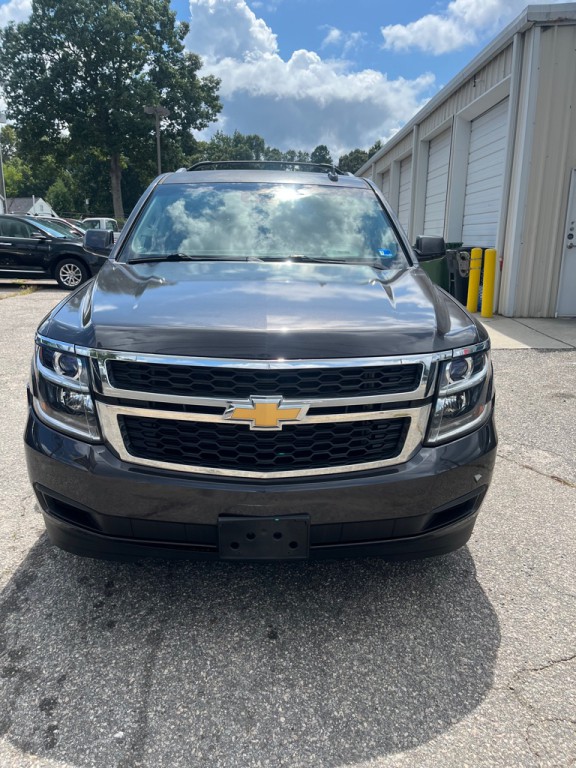 2016 Chevrolet Suburban Image 2
