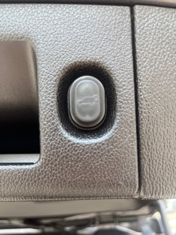 2016 Chevrolet Suburban Image 22