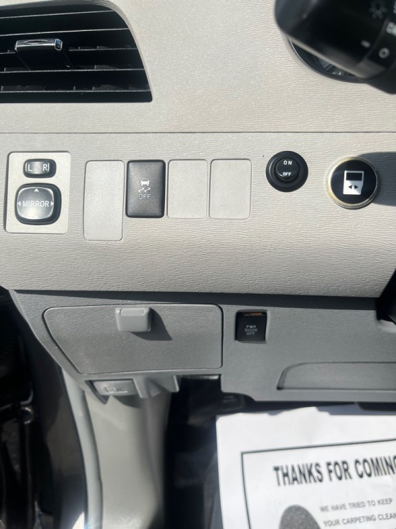 2012 Toyota Sienna Image 4