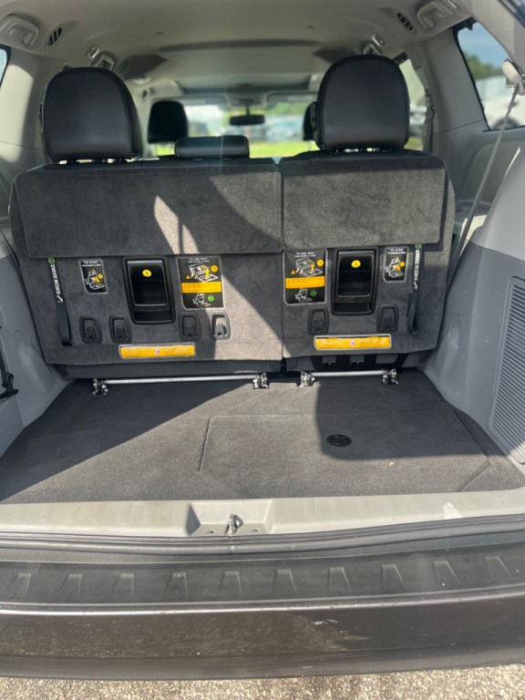 2012 Toyota Sienna Image 14