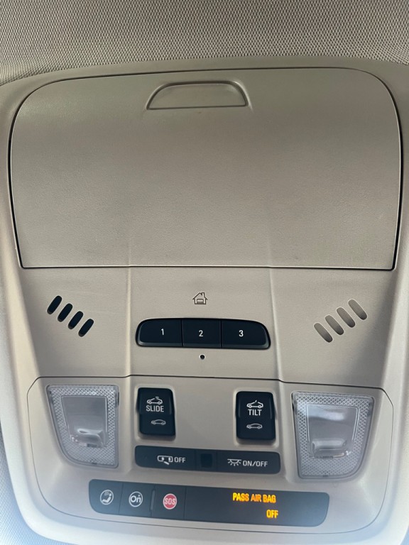 2017 GMC Acadia Image 16