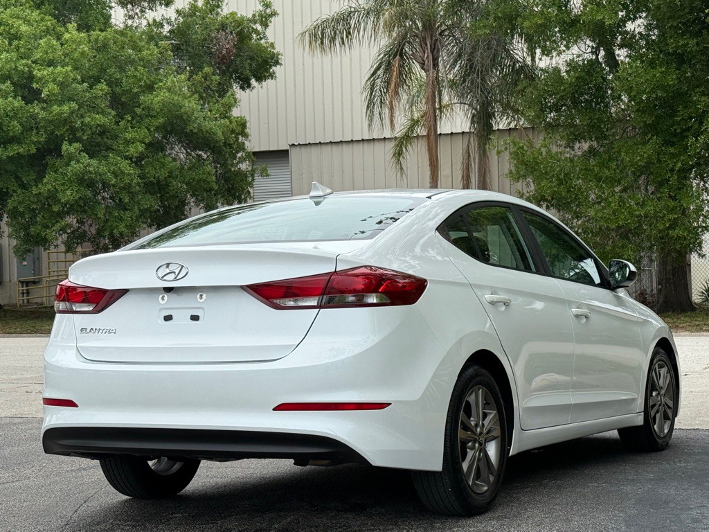 2018 Hyundai Elantra Image 3