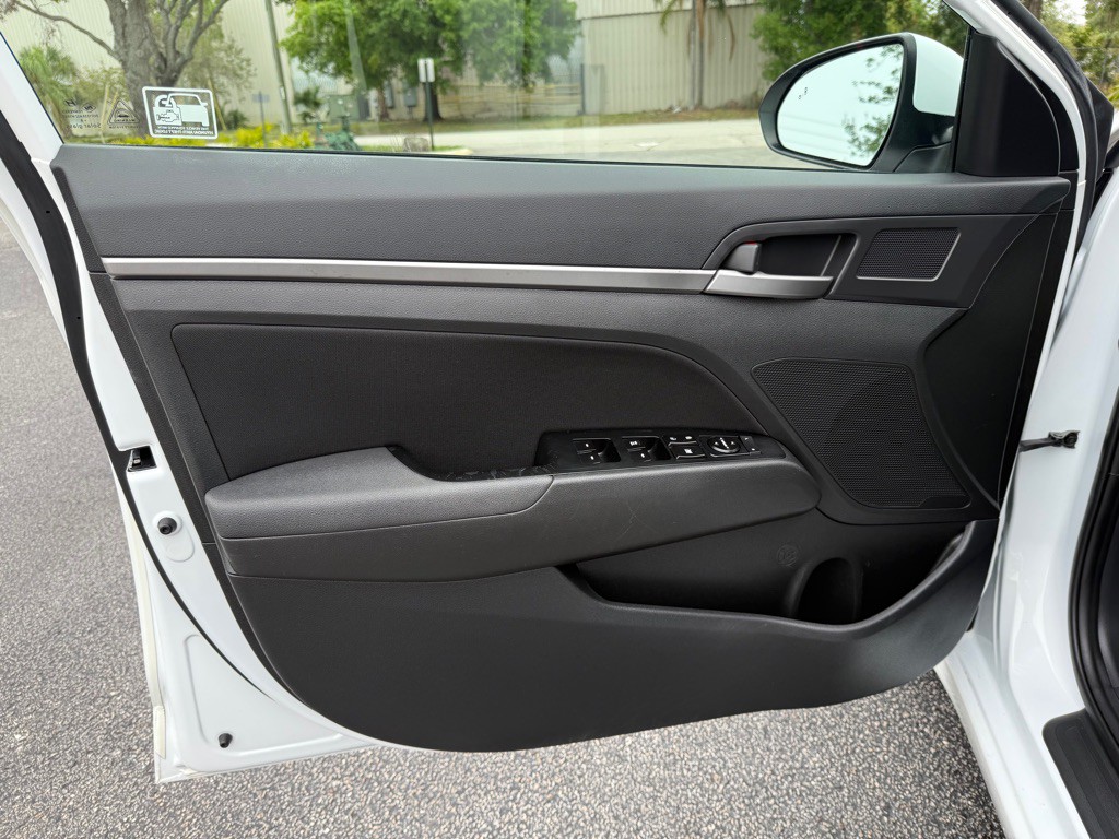 2018 Hyundai Elantra Image 5