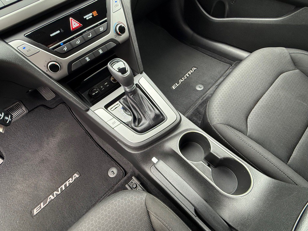 2018 Hyundai Elantra Image 8