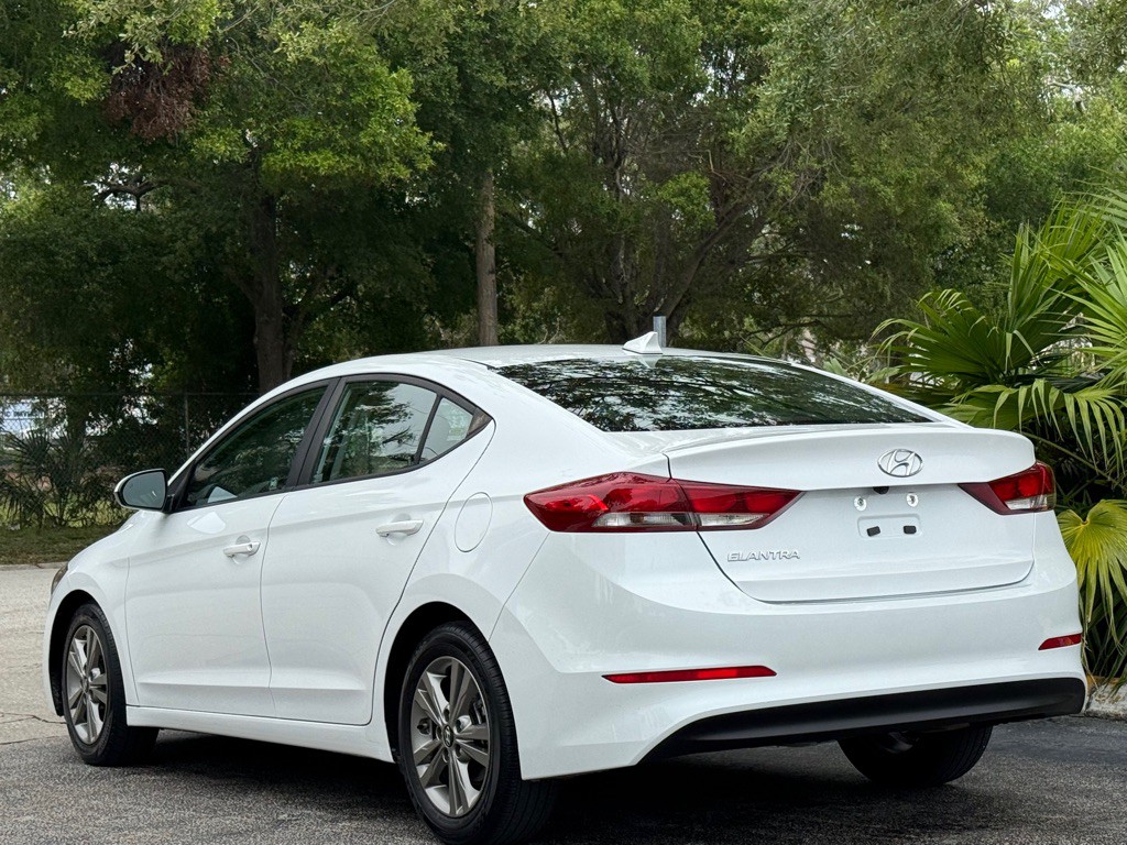 2018 Hyundai Elantra Image 11