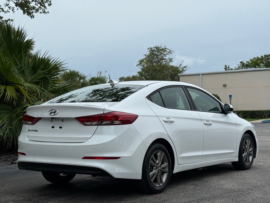 2018 Hyundai Elantra Image 16