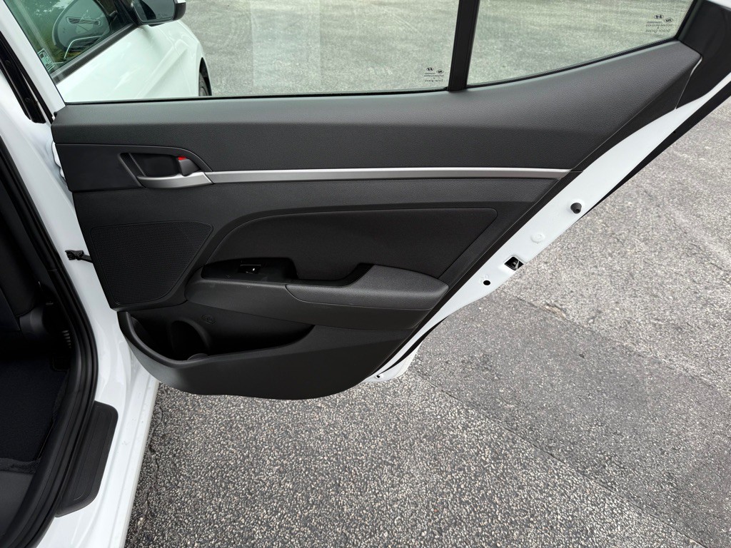 2018 Hyundai Elantra Image 17