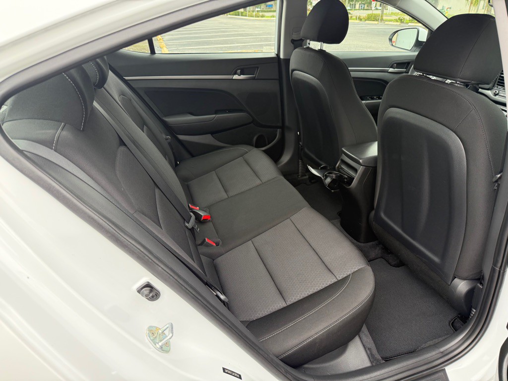 2018 Hyundai Elantra Image 18