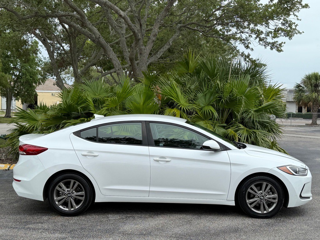 2018 Hyundai Elantra Image 19