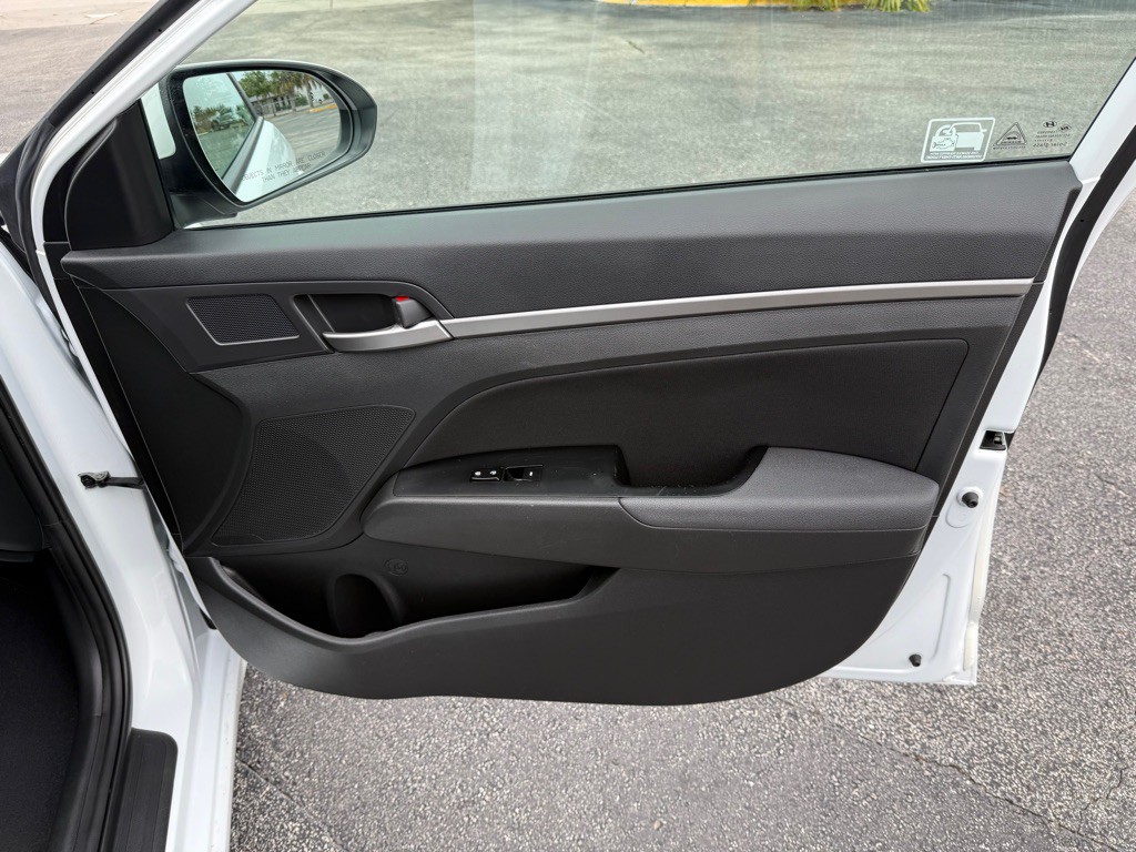 2018 Hyundai Elantra Image 20