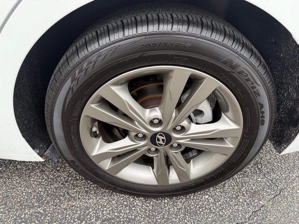 2018 Hyundai Elantra Image 27