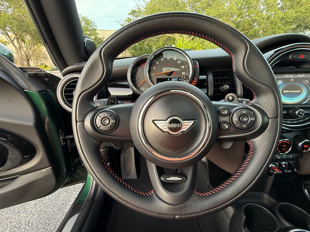 2015 MINI Cooper Image 9