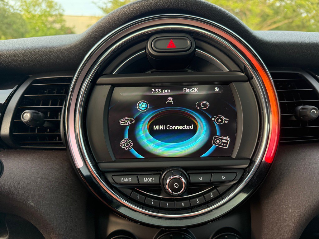 2015 MINI Cooper Image 10