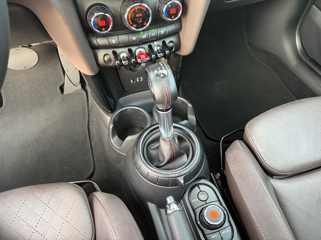 2015 MINI Cooper Image 11
