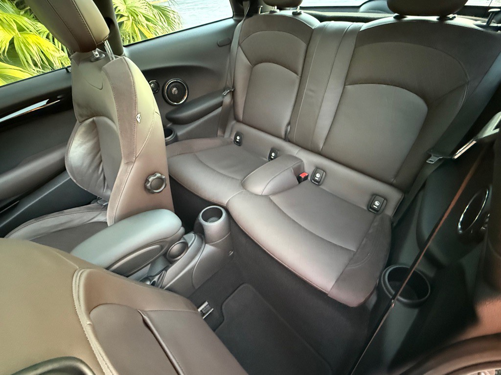 2015 MINI Cooper Image 13