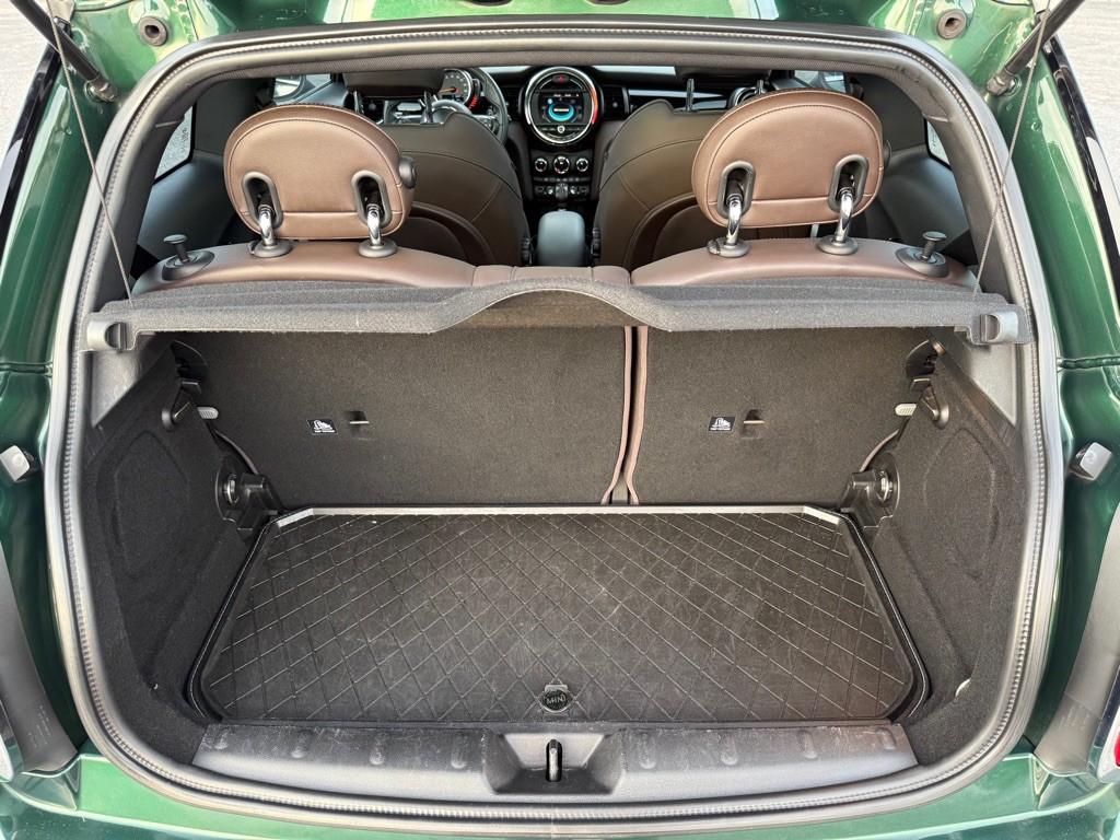 2015 MINI Cooper Image 16