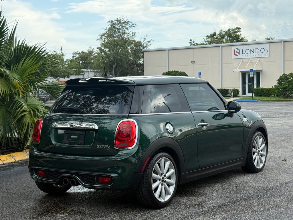 2015 MINI Cooper Image 17