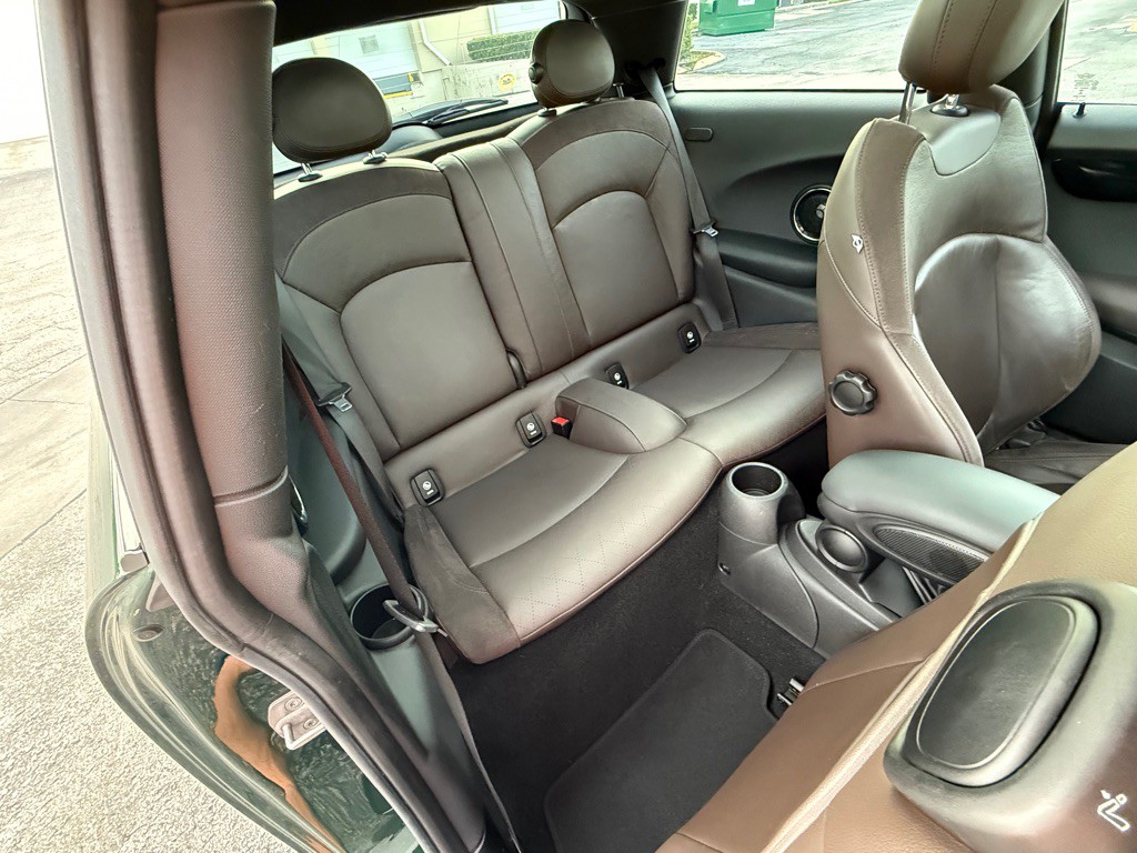 2015 MINI Cooper Image 21