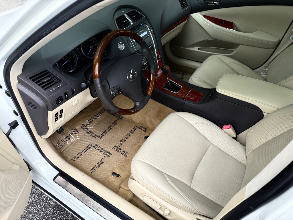 2012 Lexus ES 350 Image 2