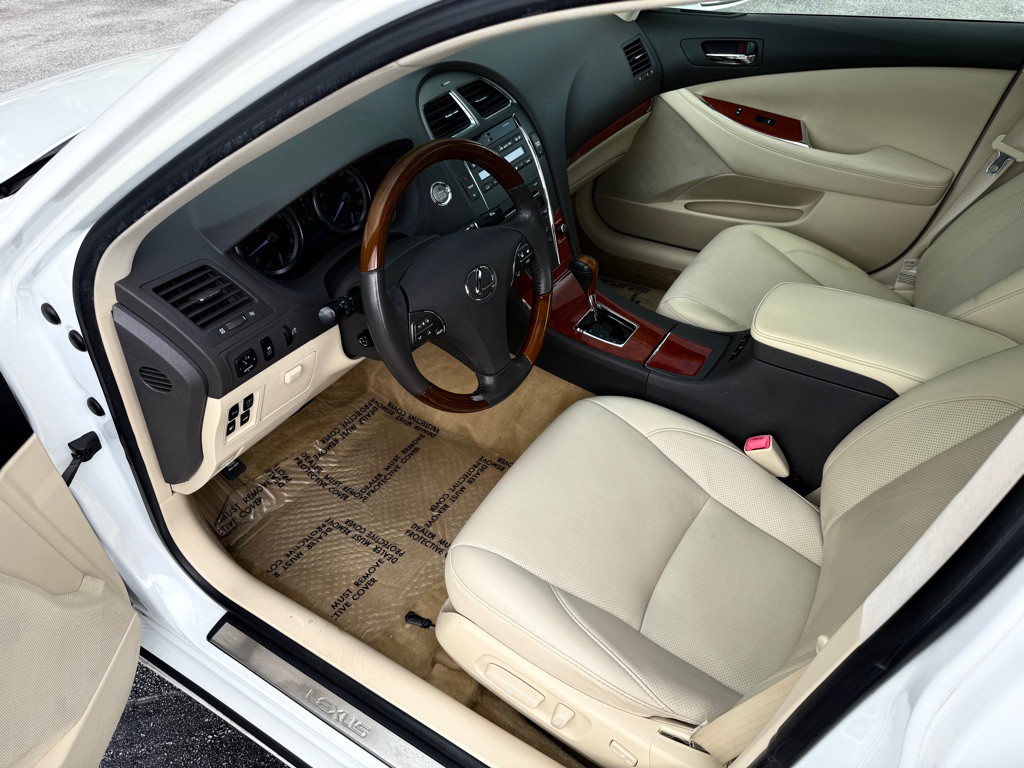 2012 Lexus ES 350 Image 9