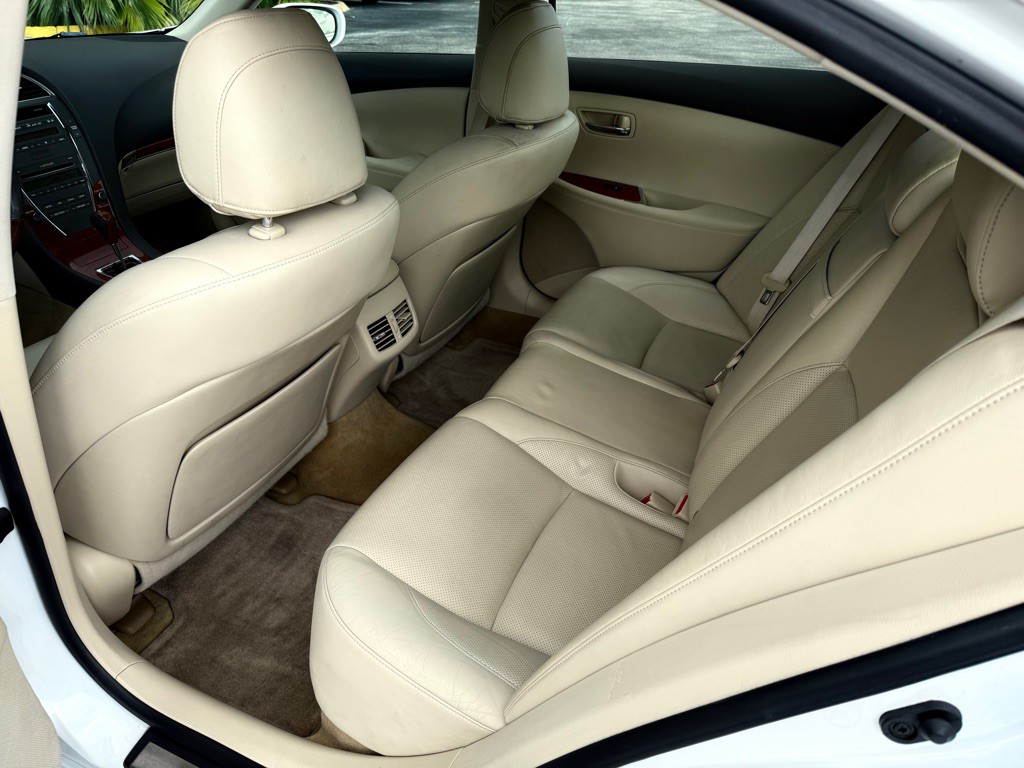2012 Lexus ES 350 Image 12