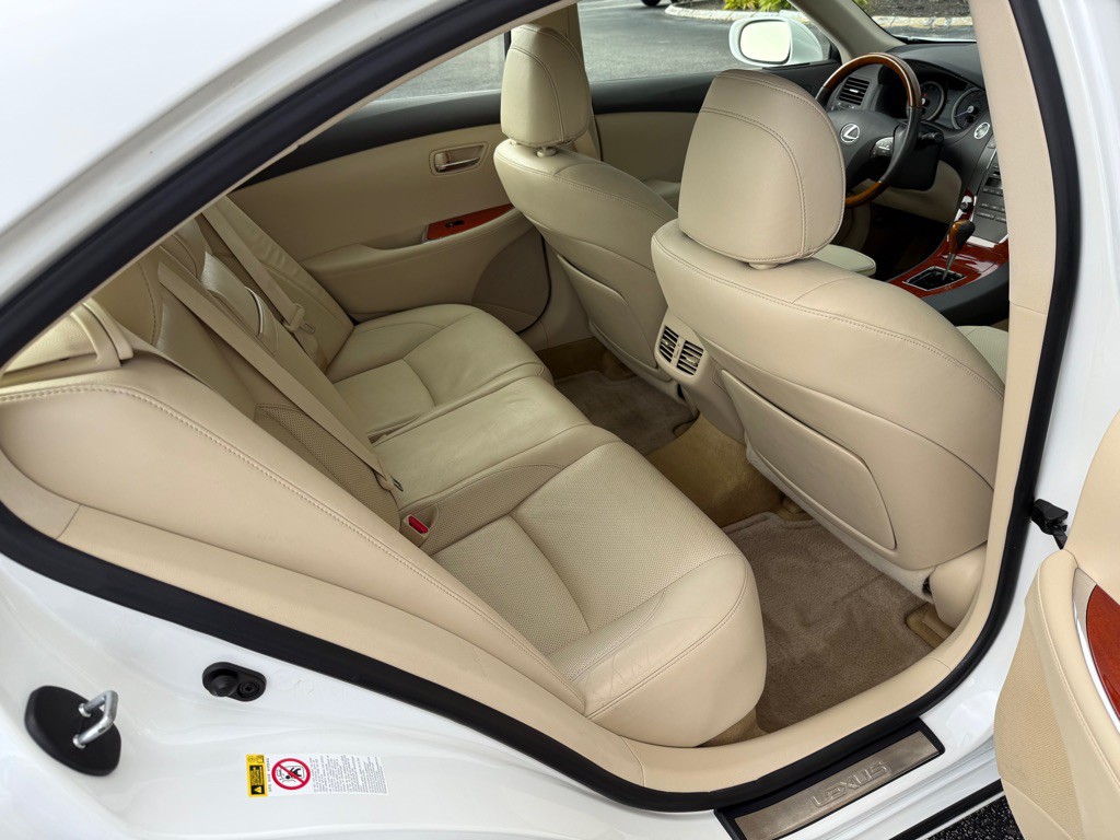2012 Lexus ES 350 Image 17