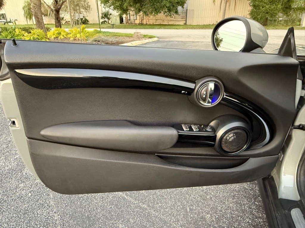 2016 MINI Cooper Image 8