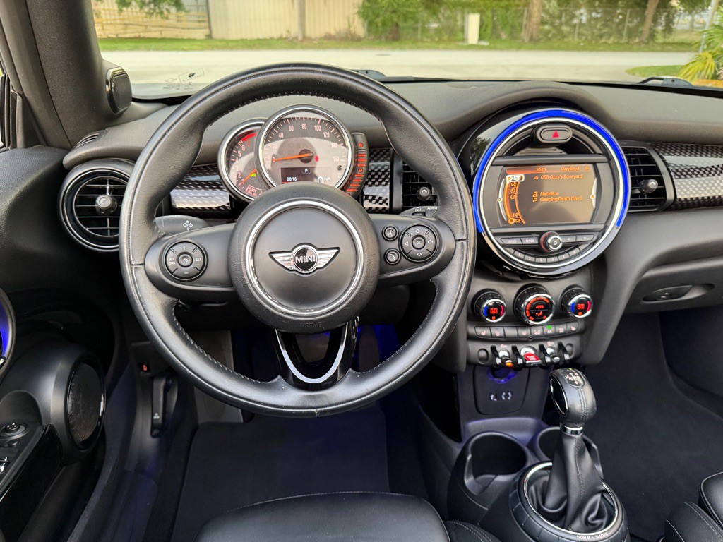 2016 MINI Cooper Image 11