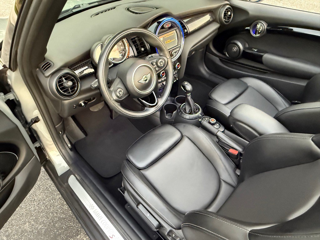 2016 MINI Cooper Image 12