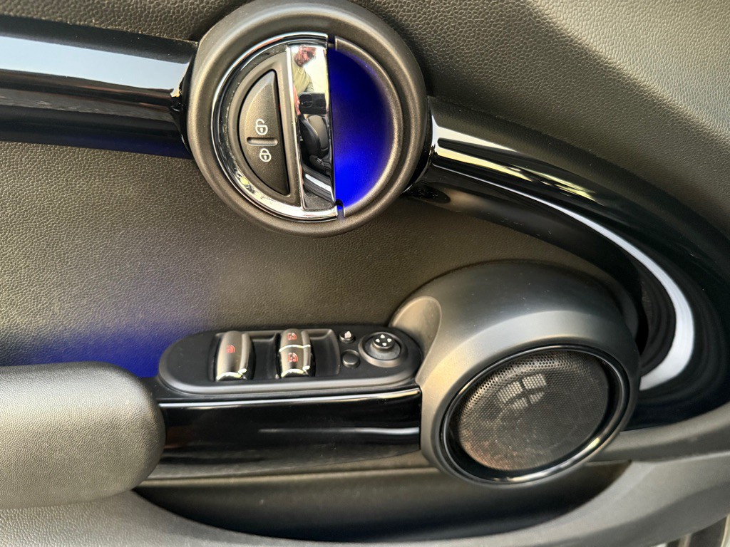 2016 MINI Cooper Image 13