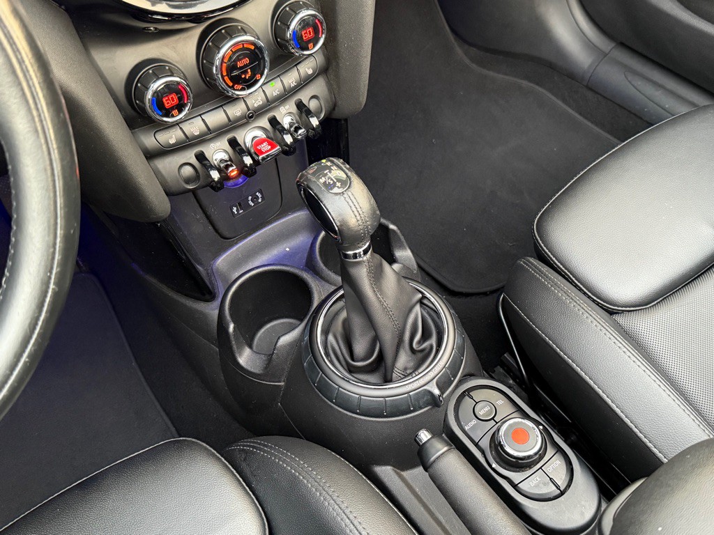 2016 MINI Cooper Image 14