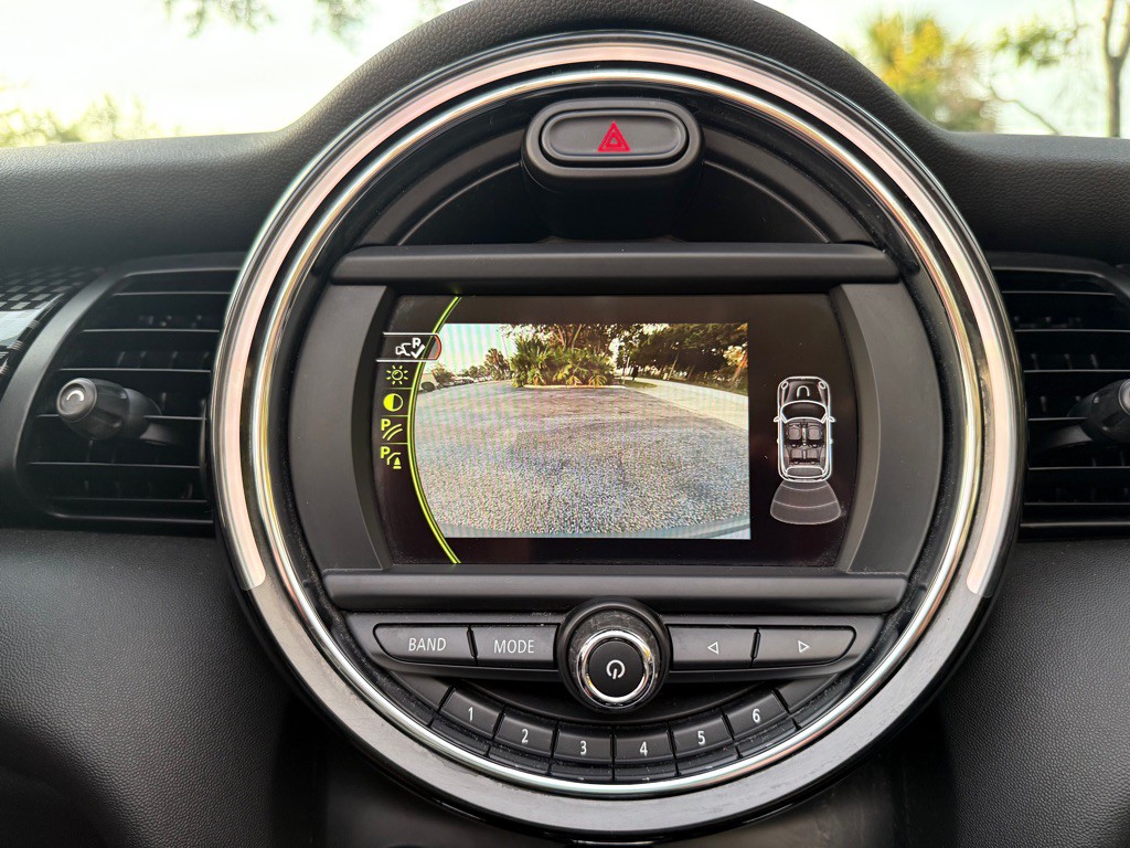 2016 MINI Cooper Image 15