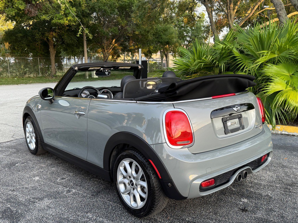 2016 MINI Cooper Image 16