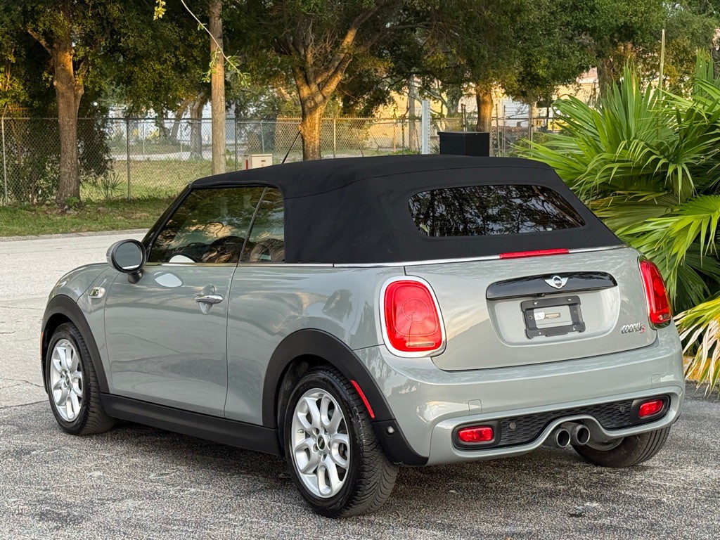 2016 MINI Cooper Image 18