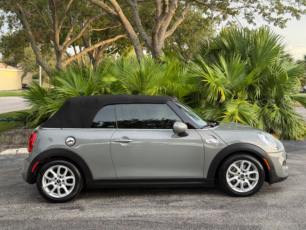 2016 MINI Cooper Image 23