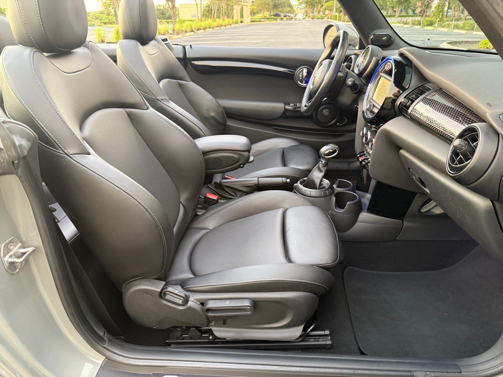 2016 MINI Cooper Image 26