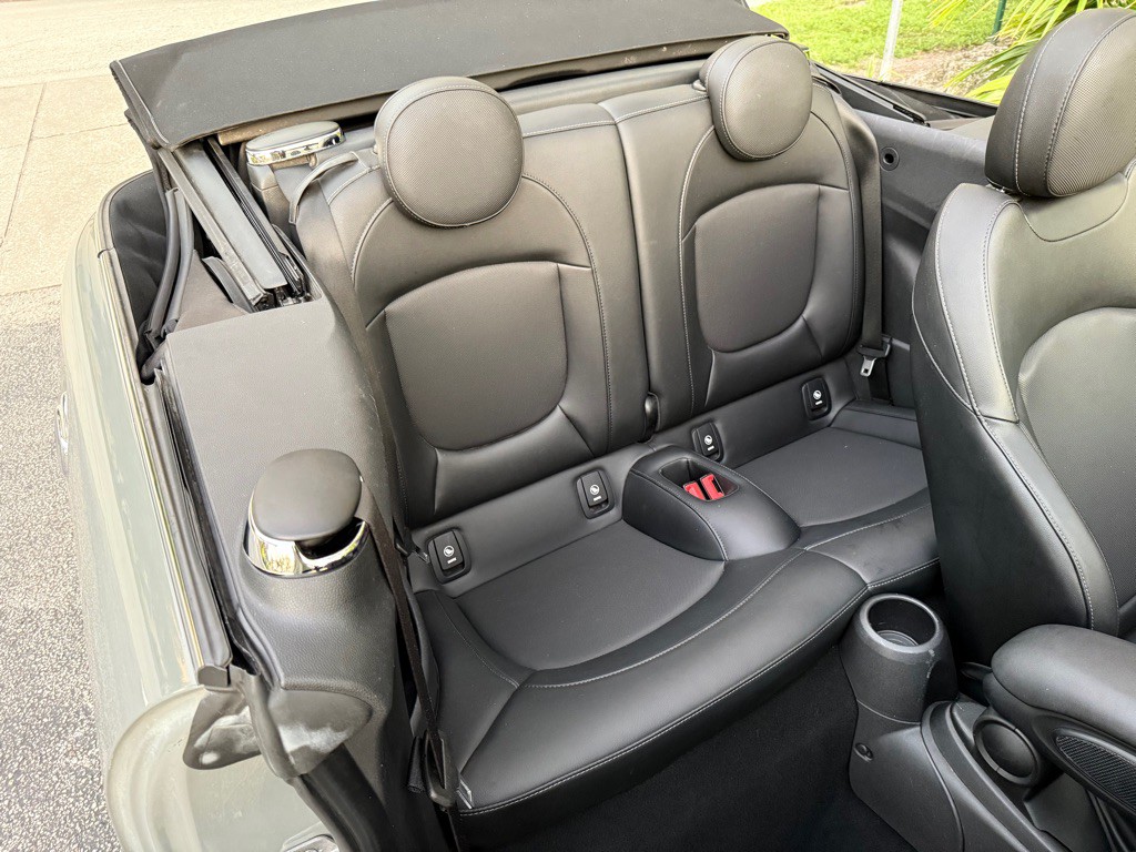 2016 MINI Cooper Image 29