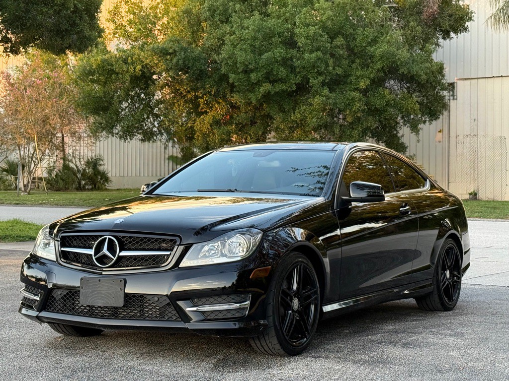 2013 Mercedes-Benz C-Class Image 1