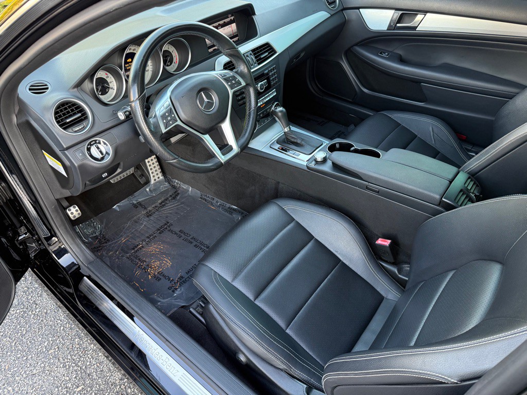 2013 Mercedes-Benz C-Class Image 2