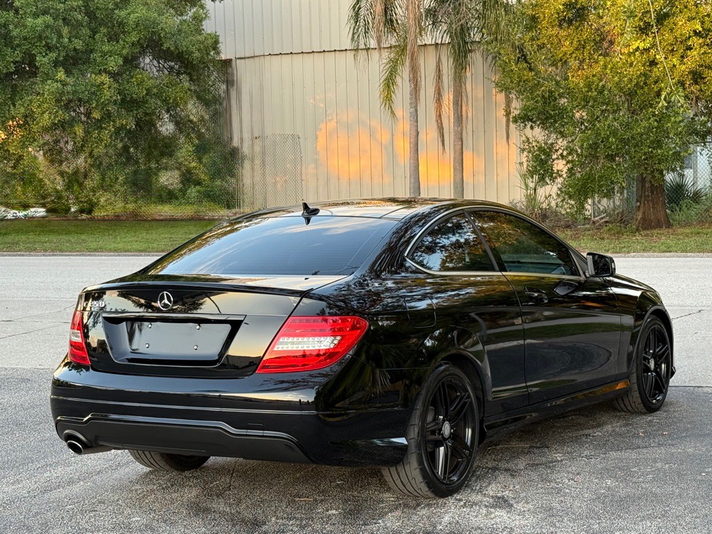 2013 Mercedes-Benz C-Class Image 3