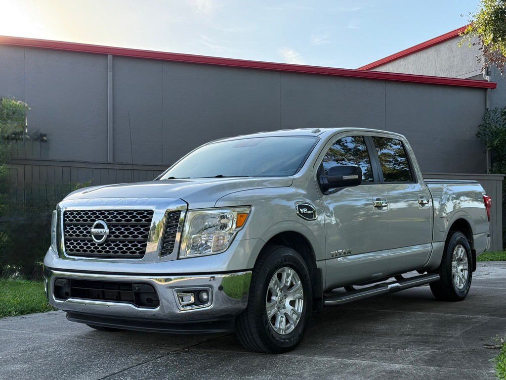 2017 Nissan Titan Image 1