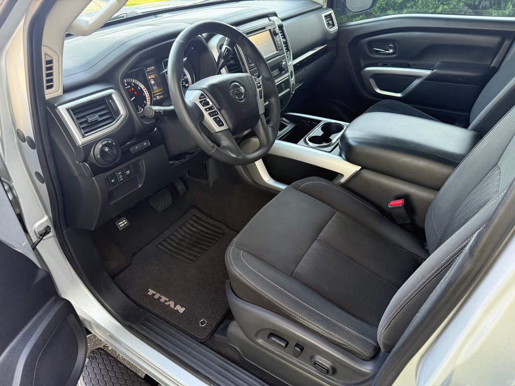 2017 Nissan Titan Image 2