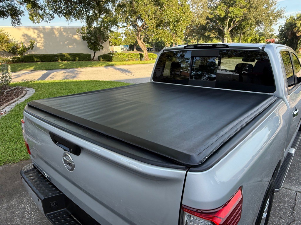2017 Nissan Titan Image 3