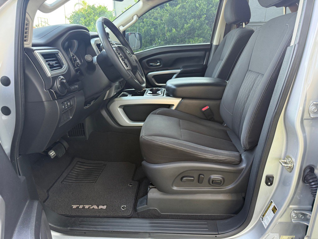 2017 Nissan Titan Image 7