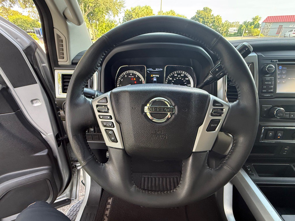 2017 Nissan Titan Image 9