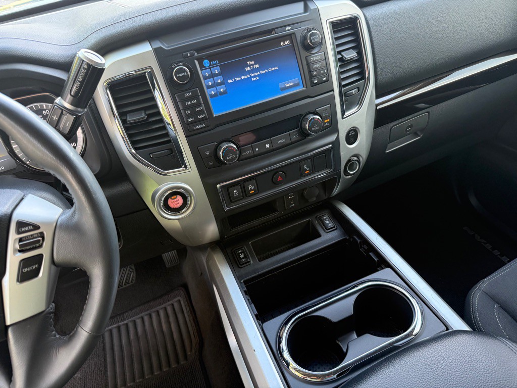 2017 Nissan Titan Image 10