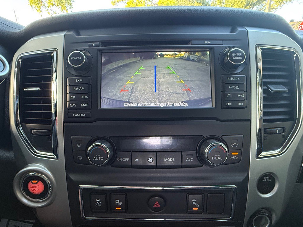 2017 Nissan Titan Image 11